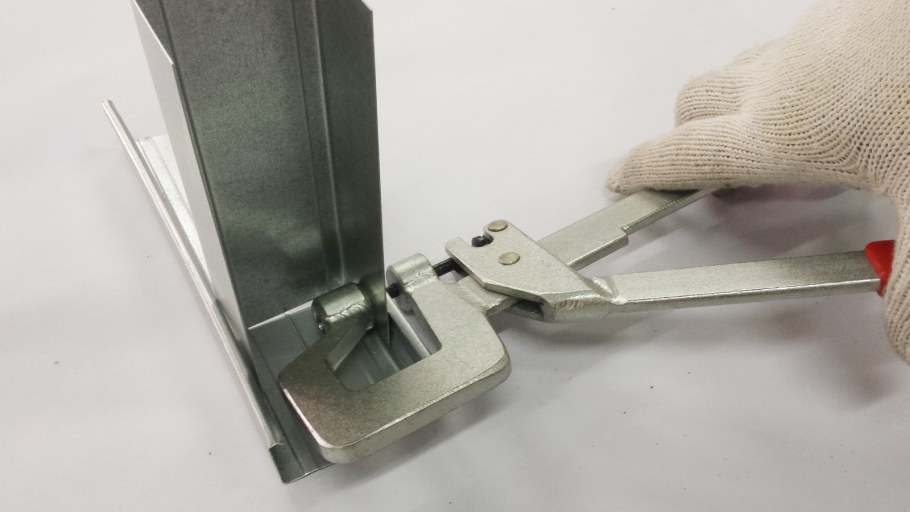 Клещи-просекатель biber 85761 для скрепления профиля