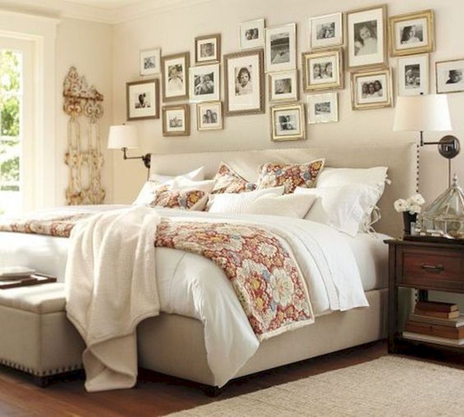 Изголовье над кроватью в спальне