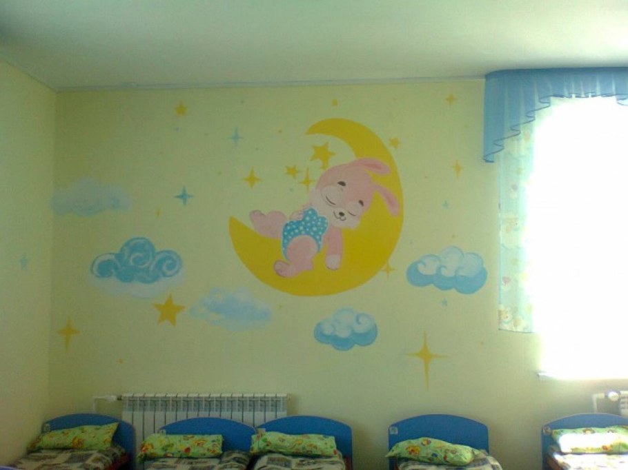 Украшение стен спальни в детском саду
