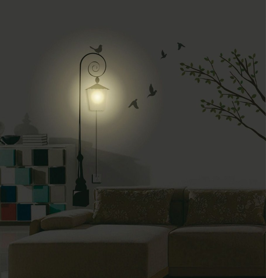 Фонарь на стену в комнате