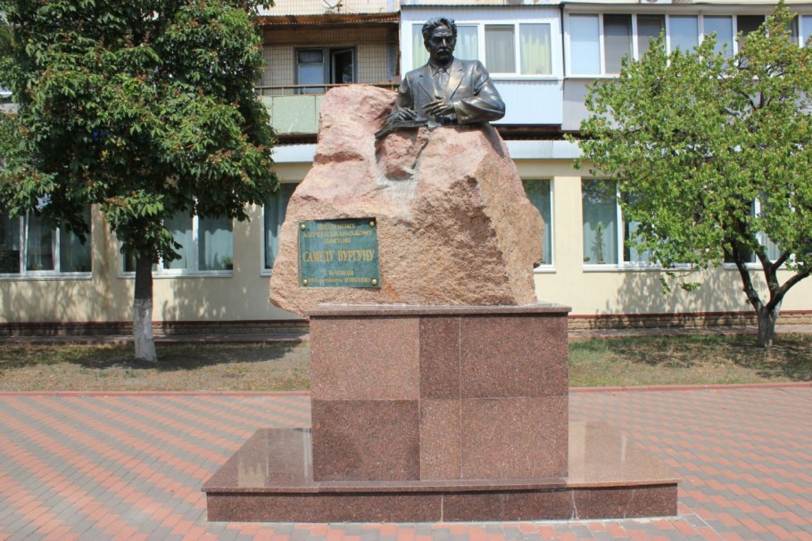 Самед Вургун памятник в Азербайджане