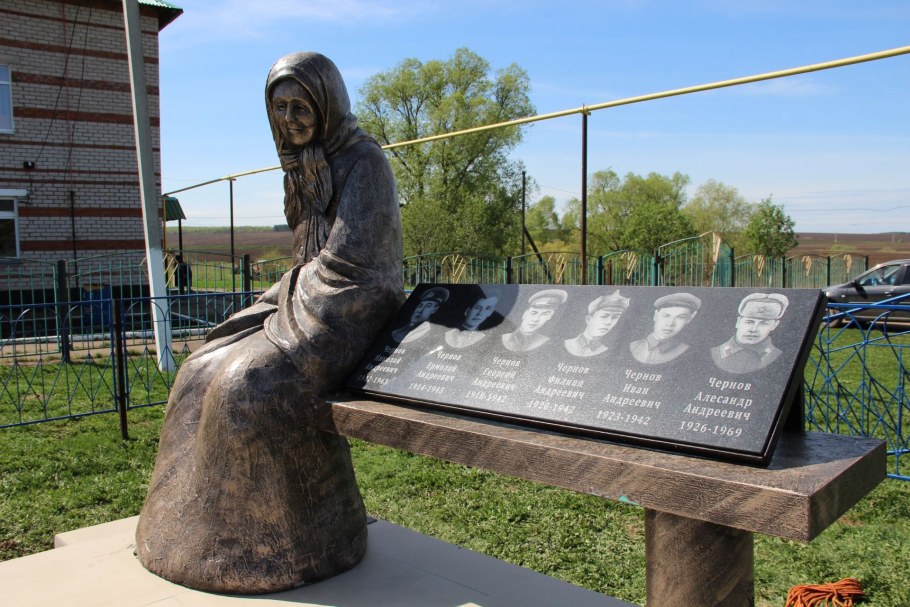 Памятник матери солдата ВОВ