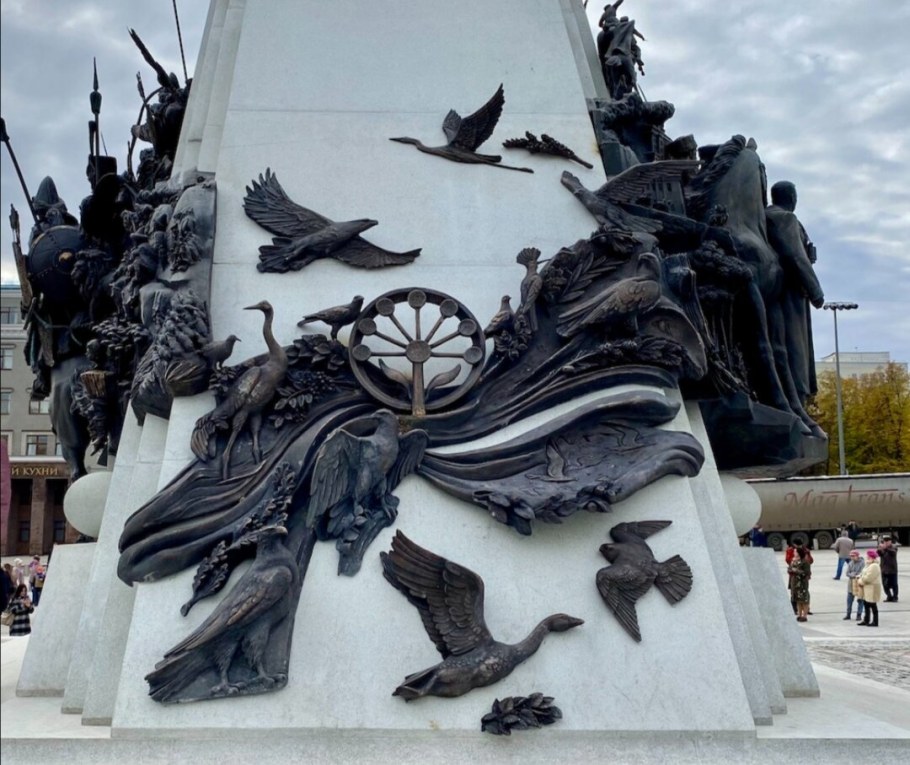 Памятник Шаймуратову в Уфе на Советской площади