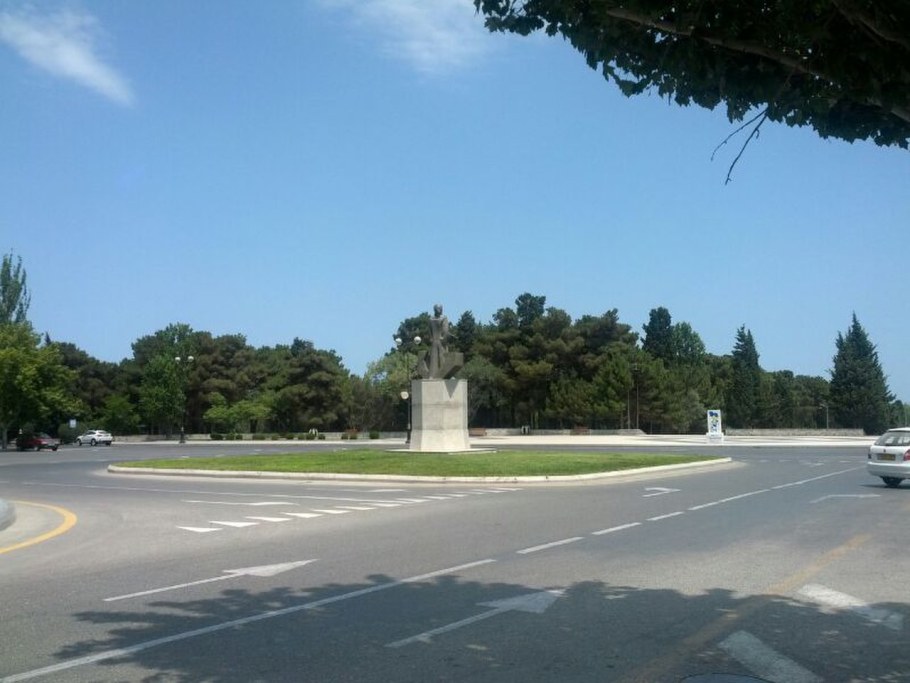 Сумгаит памятник Насими