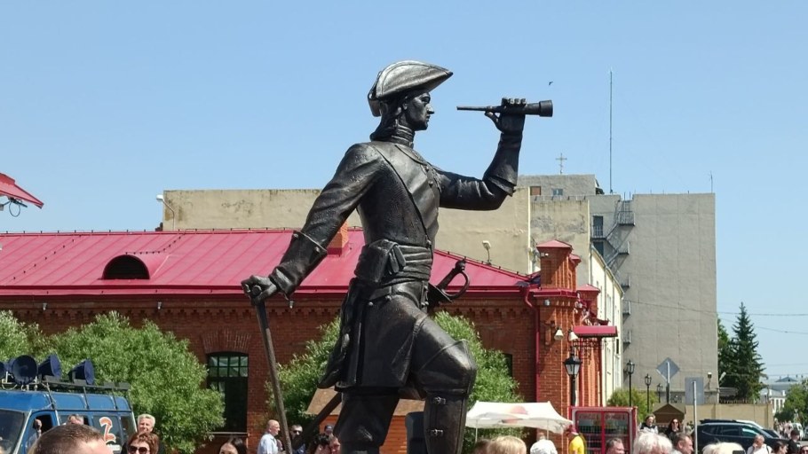 Памятник Петру 1 в Омске