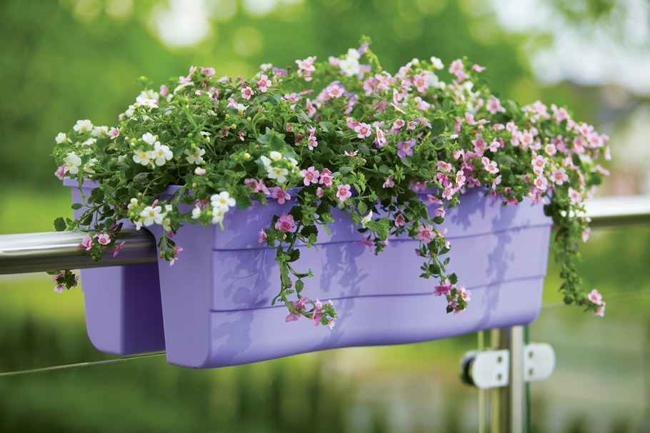 Цветочный горшок на перила