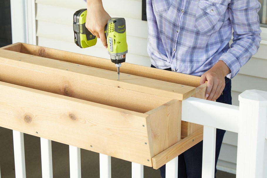 Ящики для цветов на перила из дерева