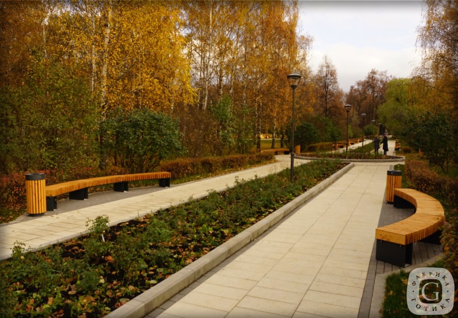 Парк у метро Ботанический сад