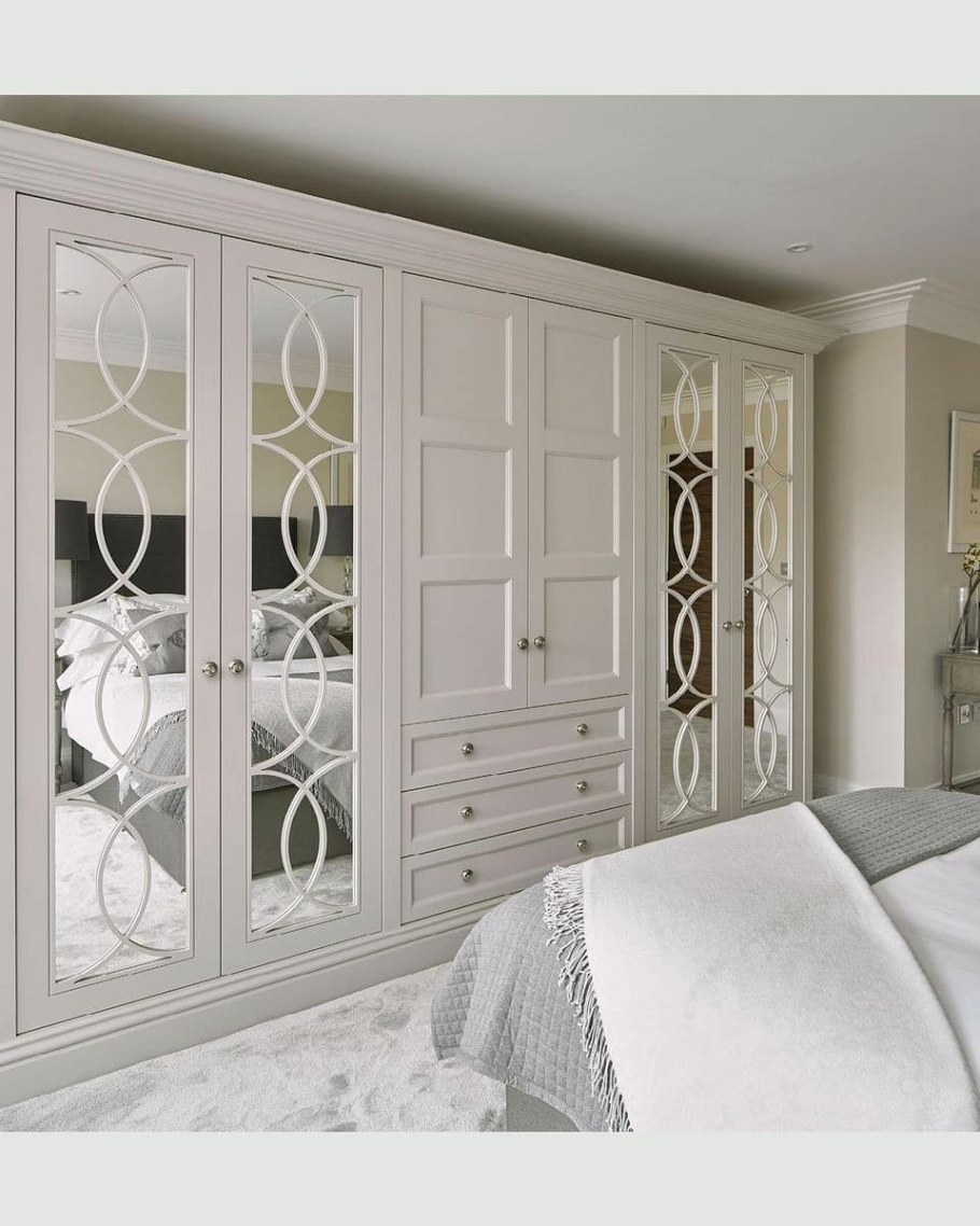 Шкаф в стиле Неоклассика