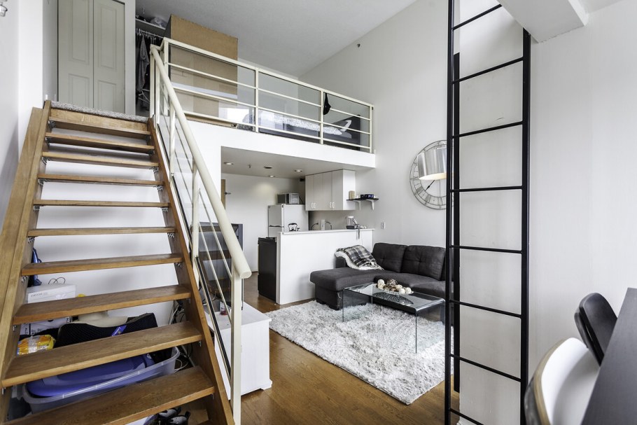 Двухъярусные комнаты с высокими потолками