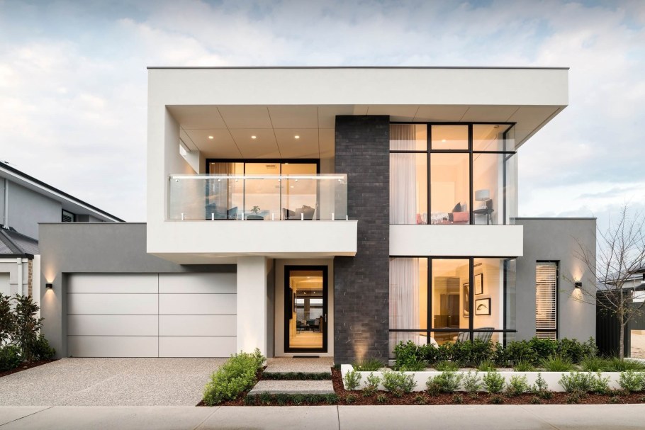 Двухэтажный дом с плоской крышей и панорамными окнами