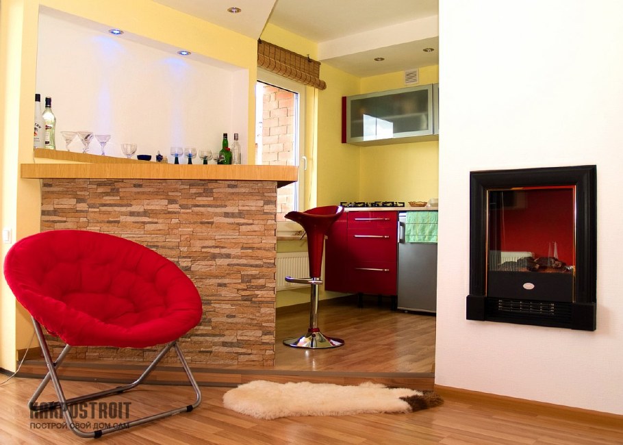 Барная стойка между кухней и гостиной в хрущевке