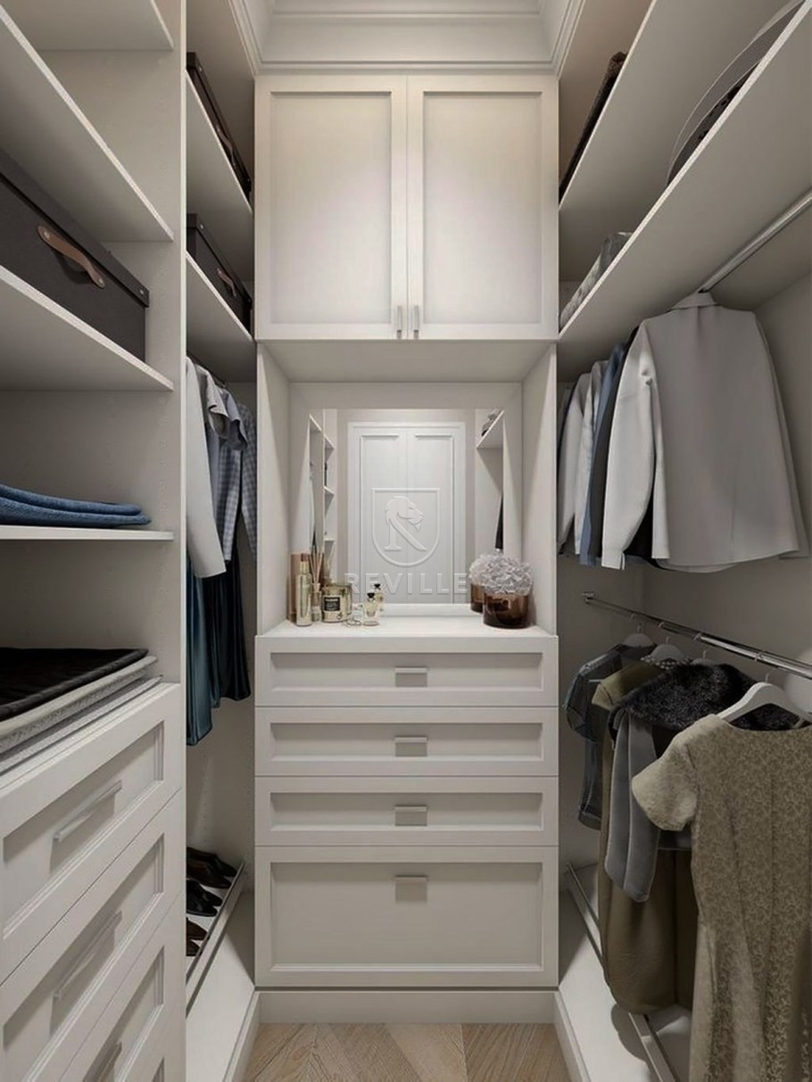 Узкая гардеробная