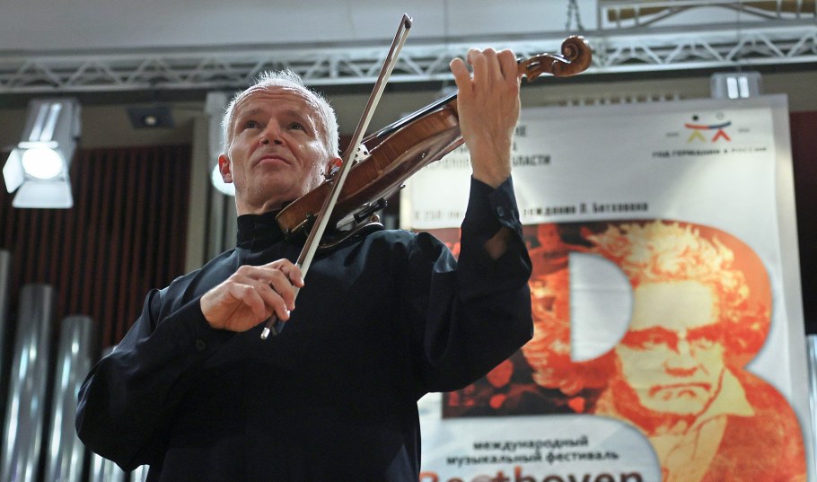 Скрипач и дирижер