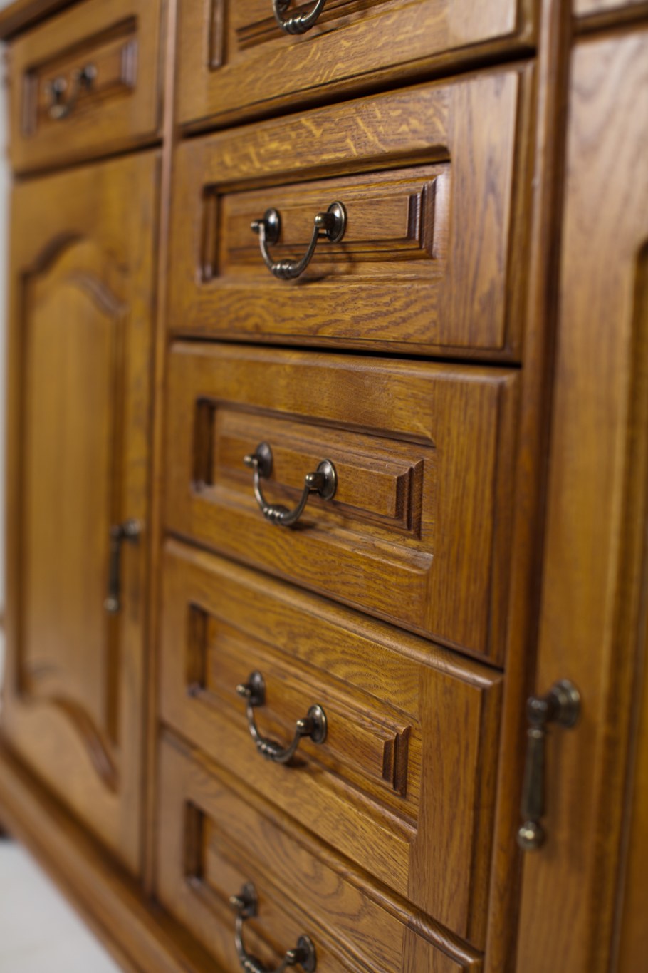 Комод трехдверный ЕCOLIFE Еurope из массива дуба