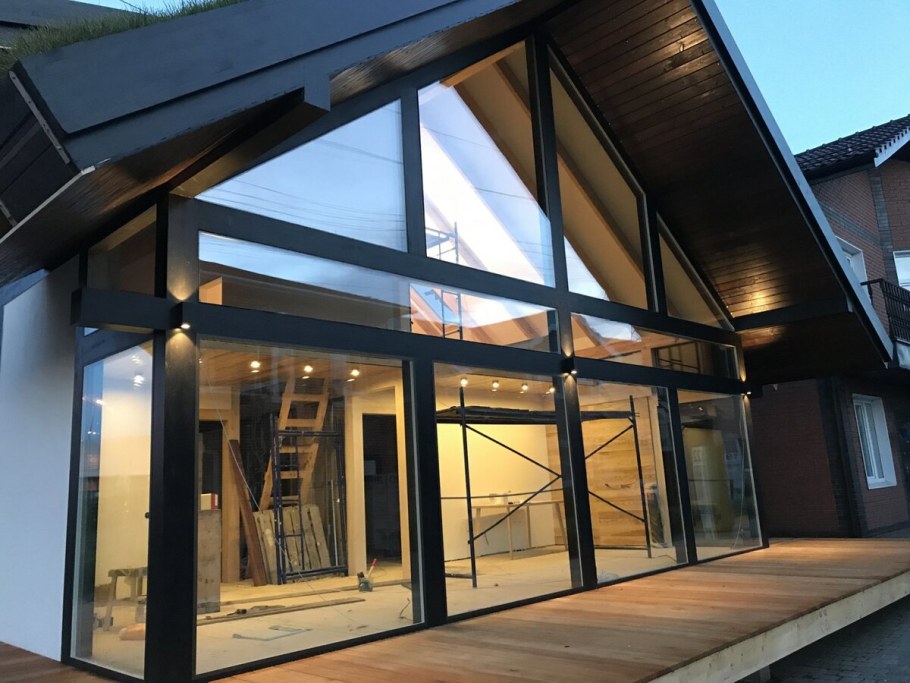 Безрамное остекление фахверка