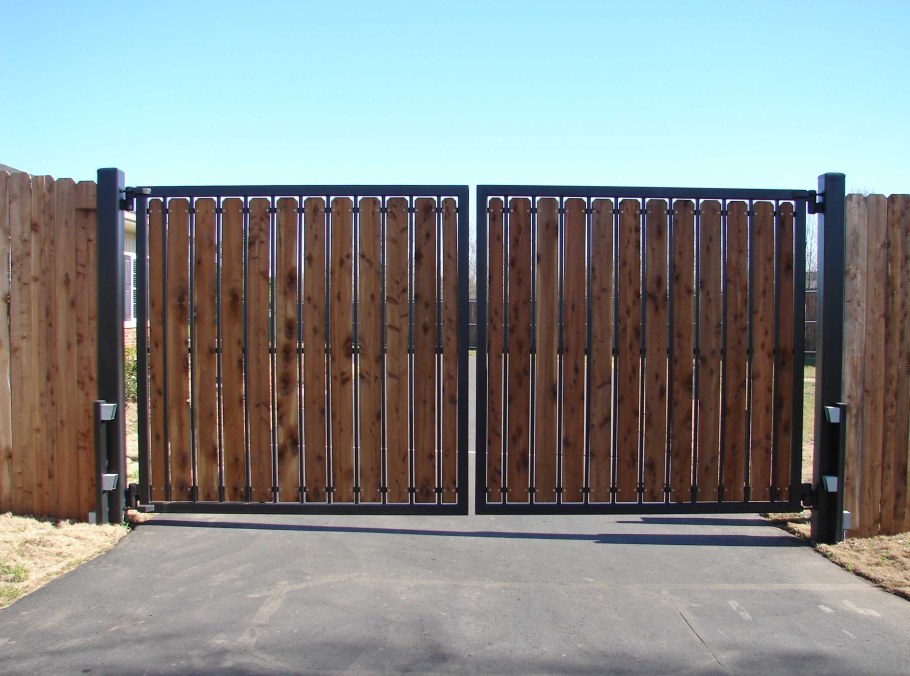 Металлодеревянные ворота