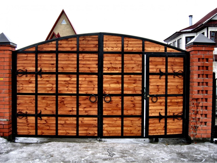 Металлодеревянные ворота