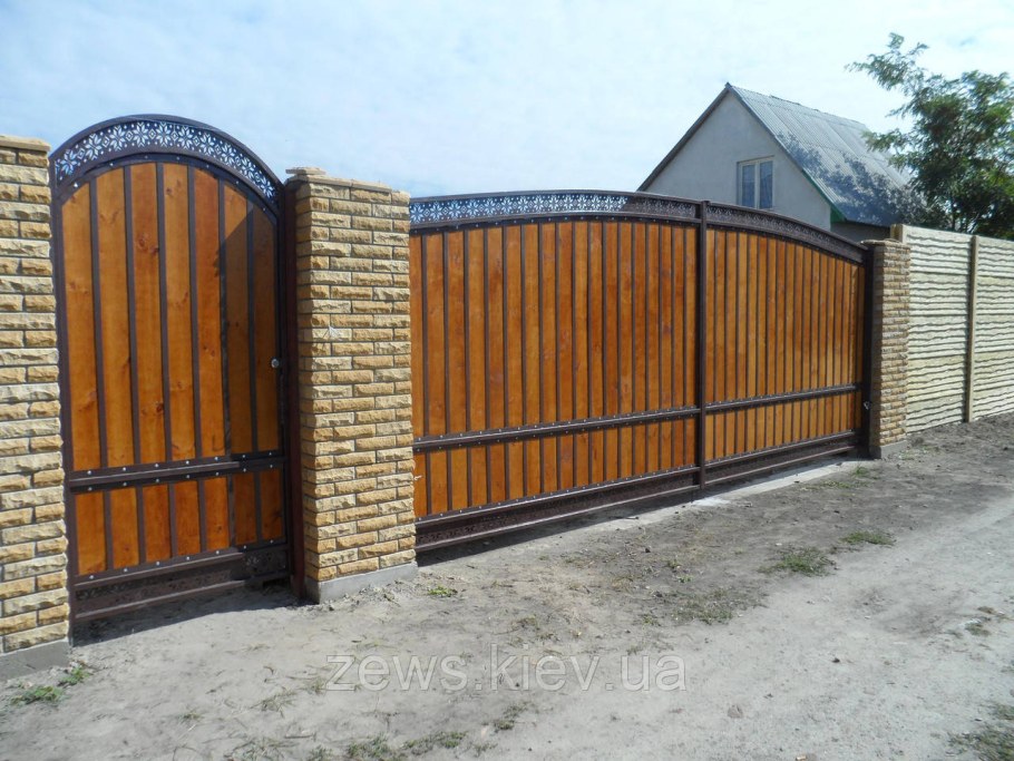 Ворота из дерева и металла комбинированные