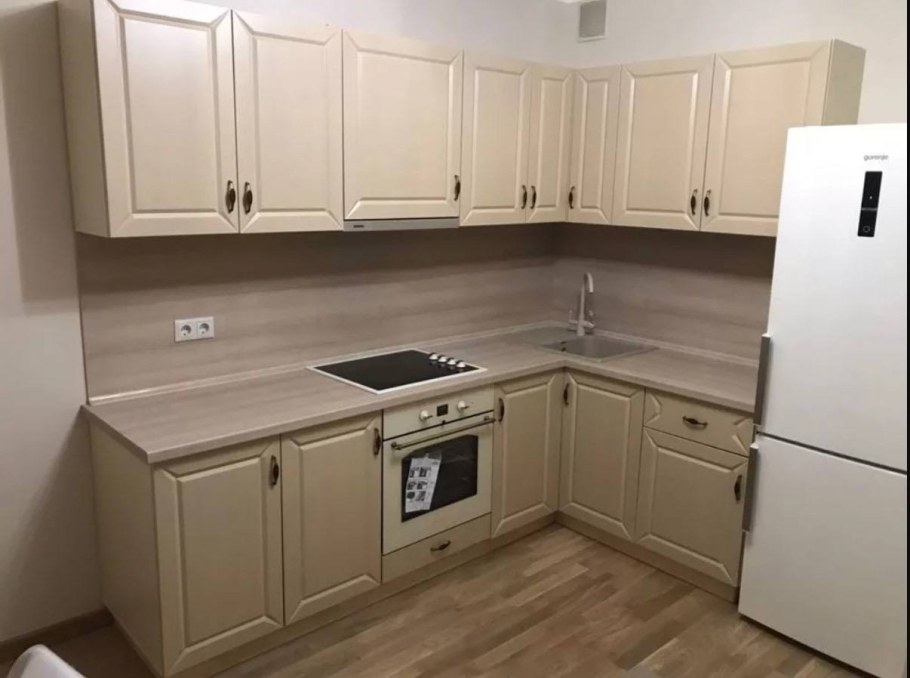 Угловая кухня бежевая