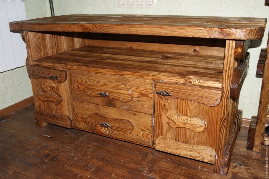 Деревянный комод под старину