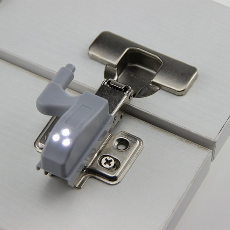 Светильник на петли в шкаф