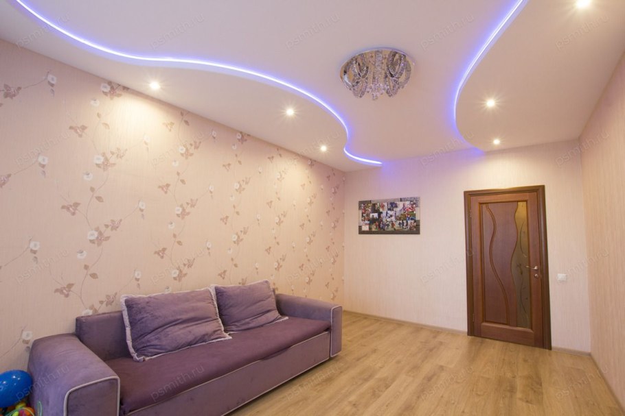 Натяжной потолок в зал