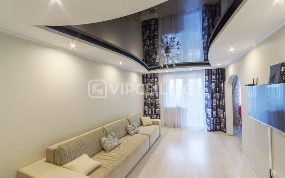 Двухуровневые натяжные потолки в гостиную в хрущевке