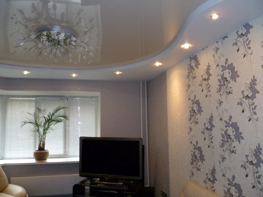 Потолки навесные для зала в квартире