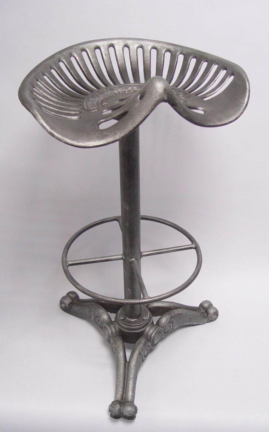 Чугунные барные стулья