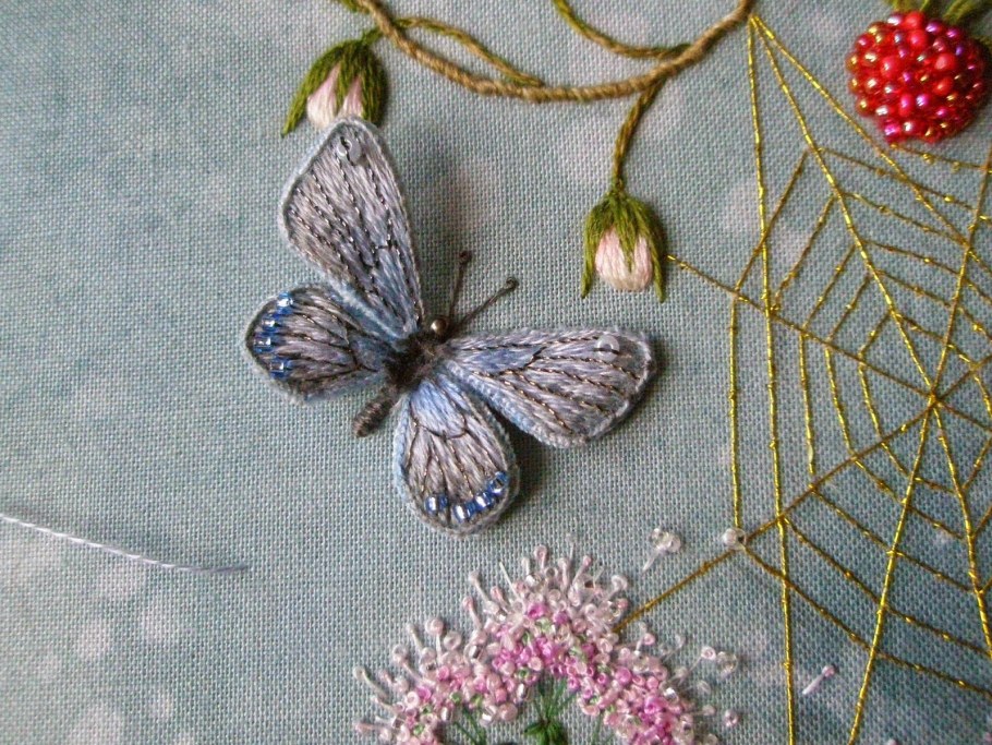 Объемная вышивка гладью