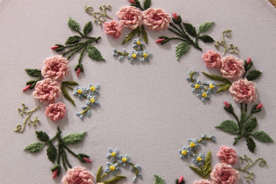 Шанель объемные цветы вышивка