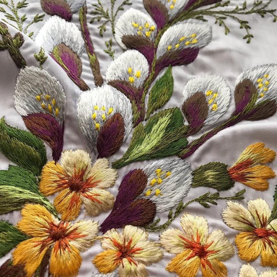 Вышивка цветов гладью