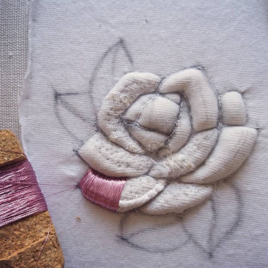 Объемная вышивка тканью