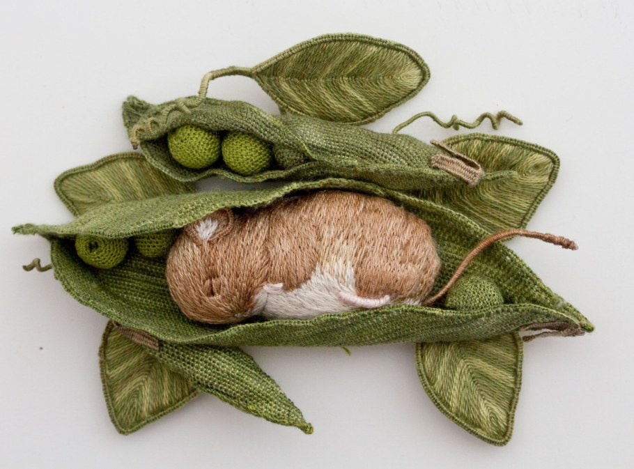 Объемная вышивка горох