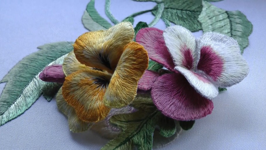 Объемная вышивка гладью