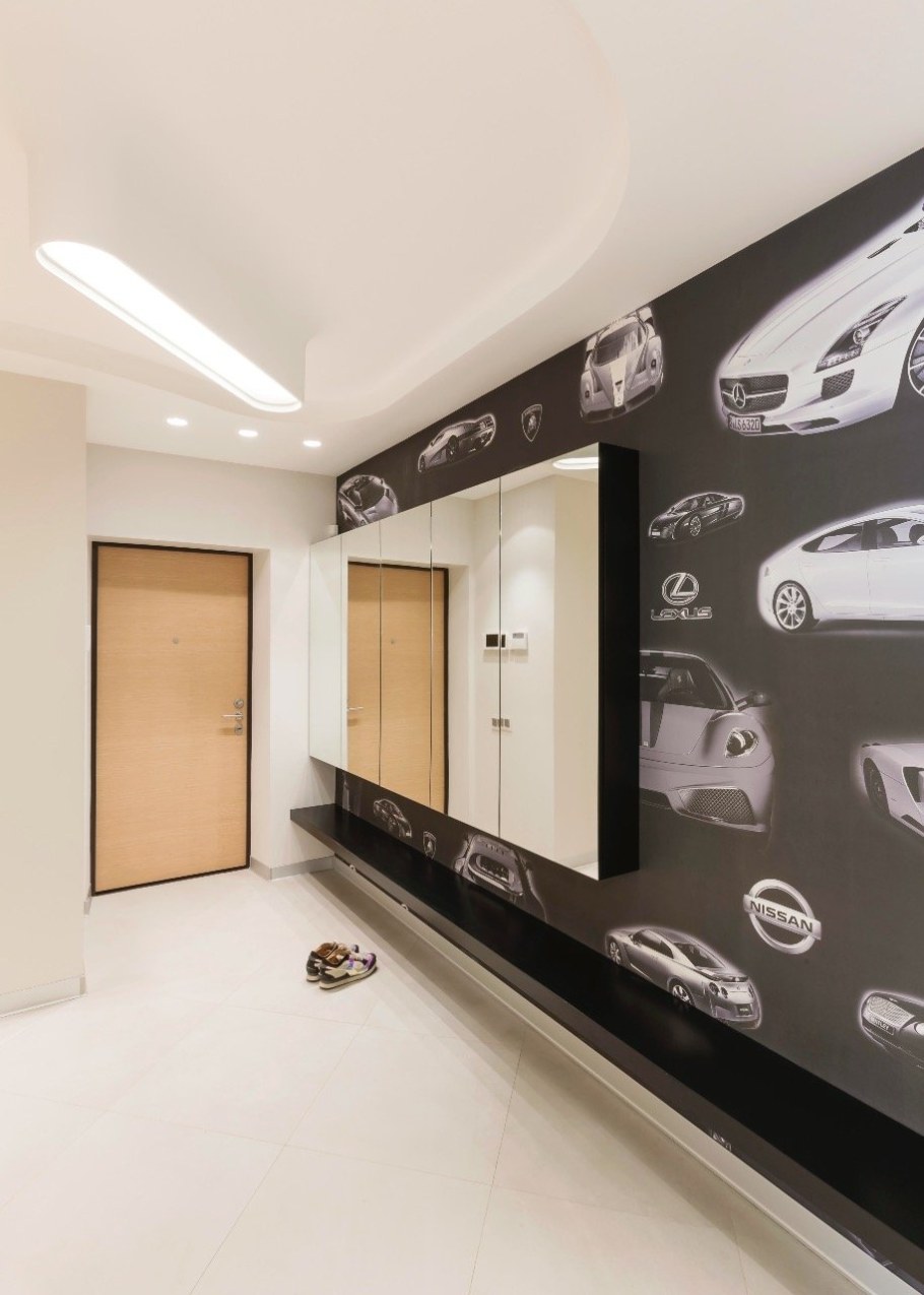 Прихожая в стиле Хай-тек 2021