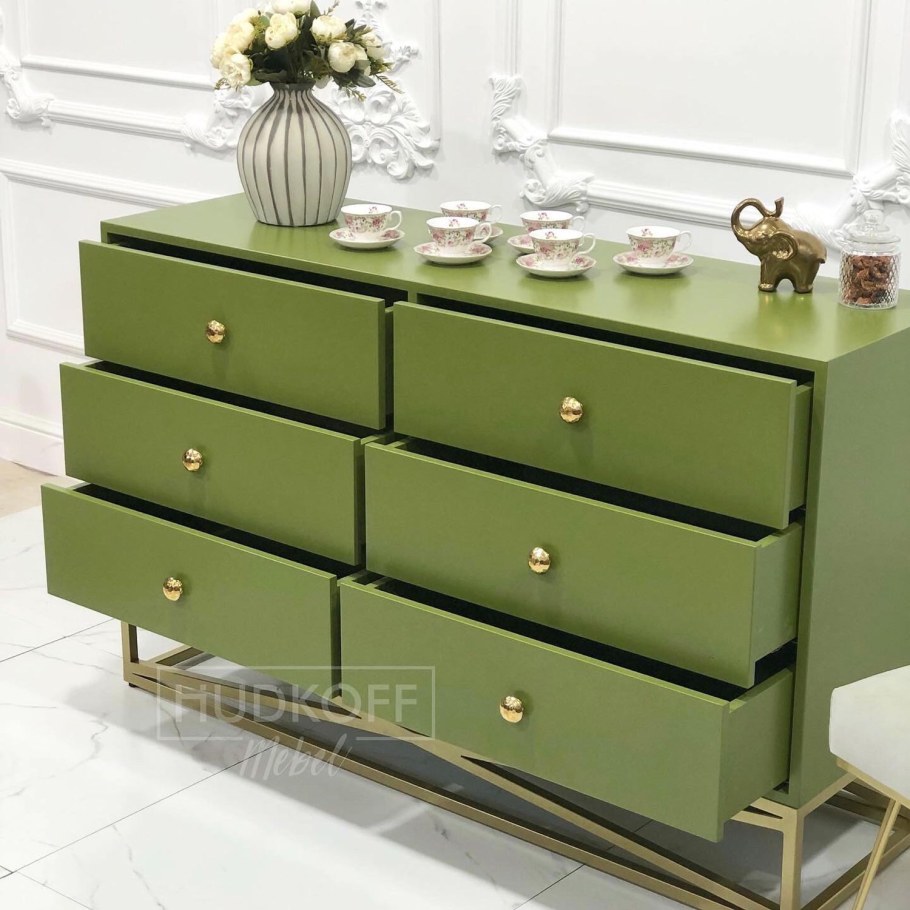 Комод оливкового цвета