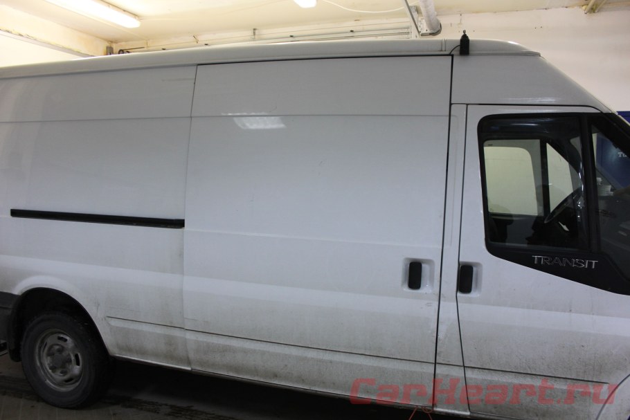 Боковое стекло на Форд Транзит 2018г.