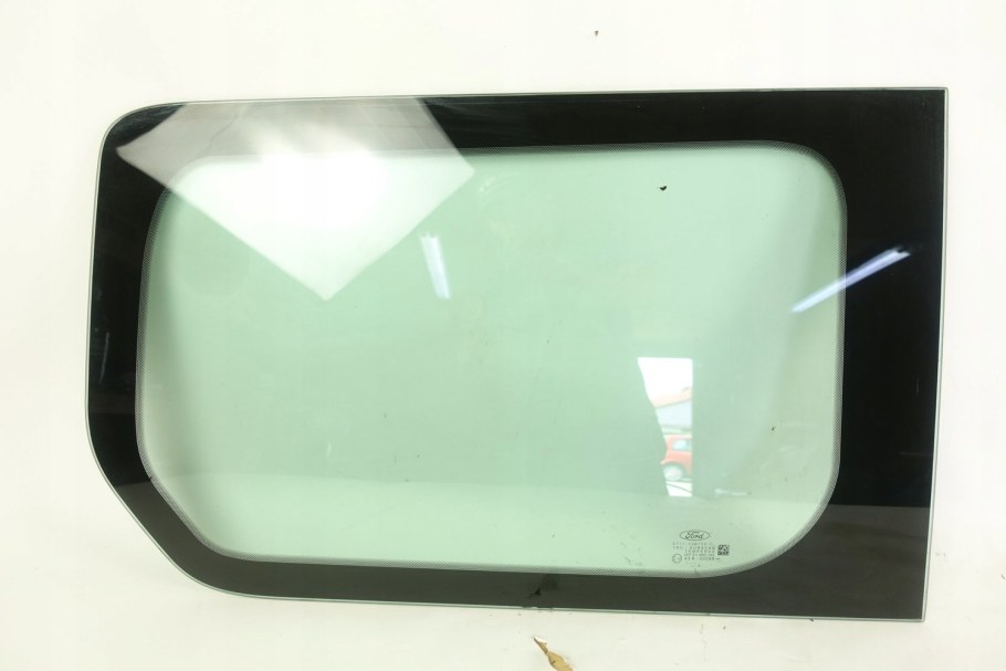 Стекло на Форд Коннект