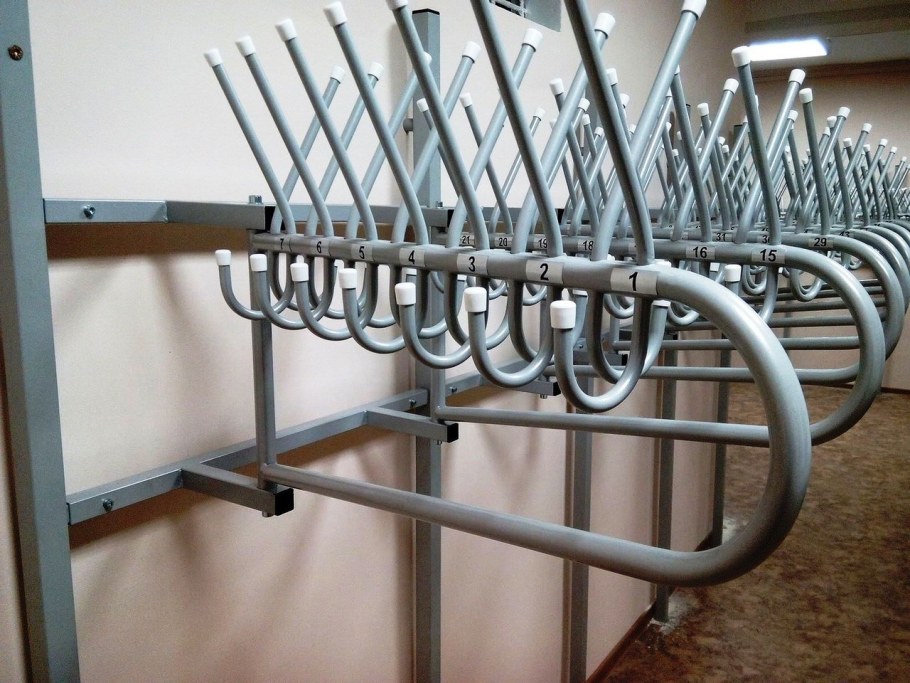 Поворотные вешалки для гардероба