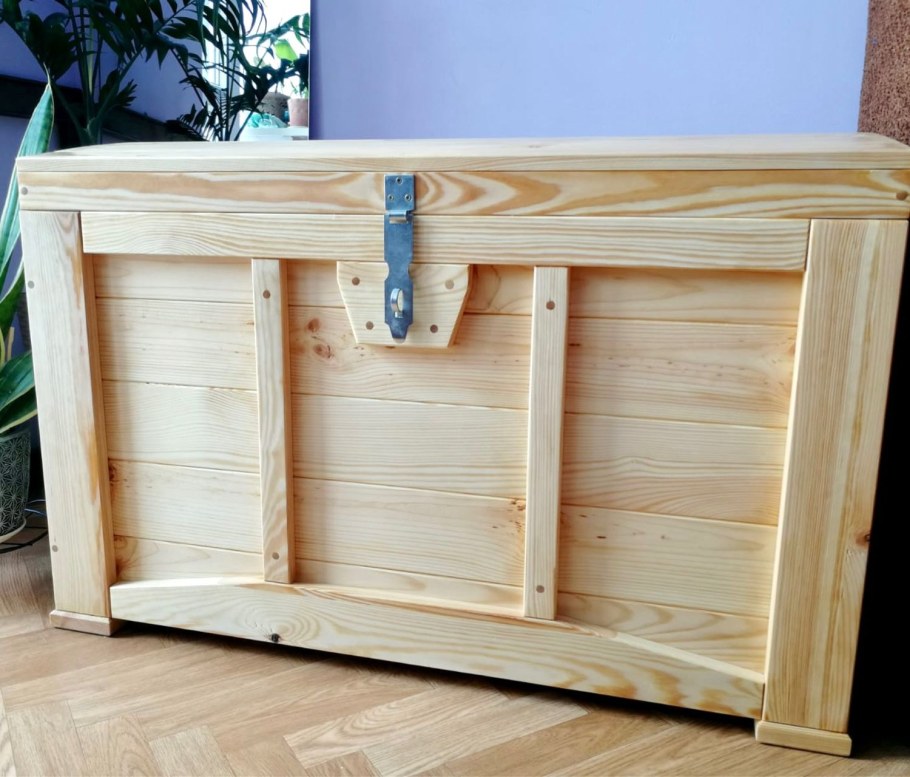 Ящик из досок низкий