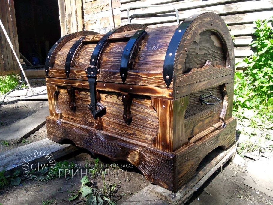 Сундук деревянный