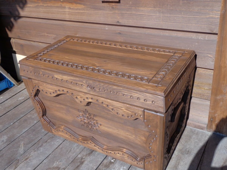 Сундук напольный деревянный
