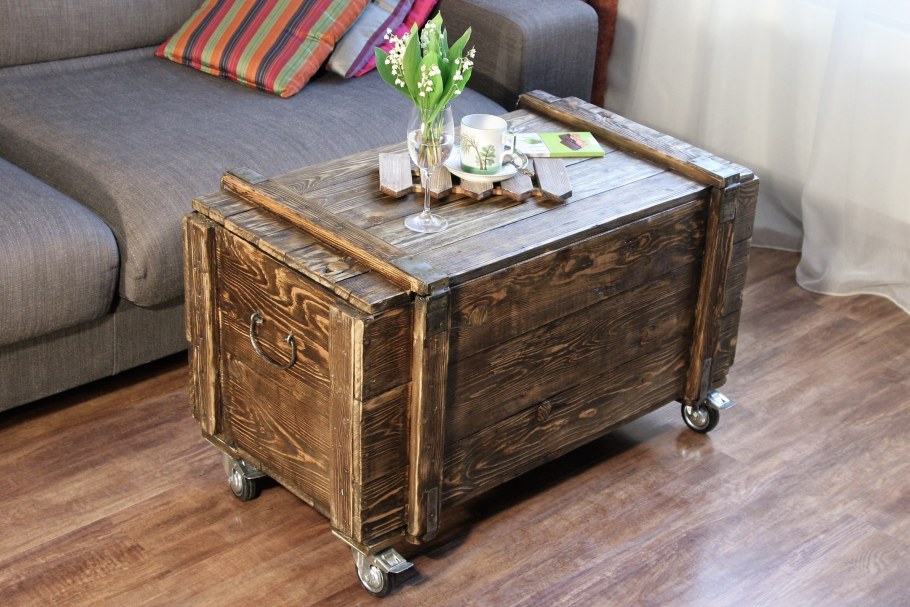 Сундук деревянный