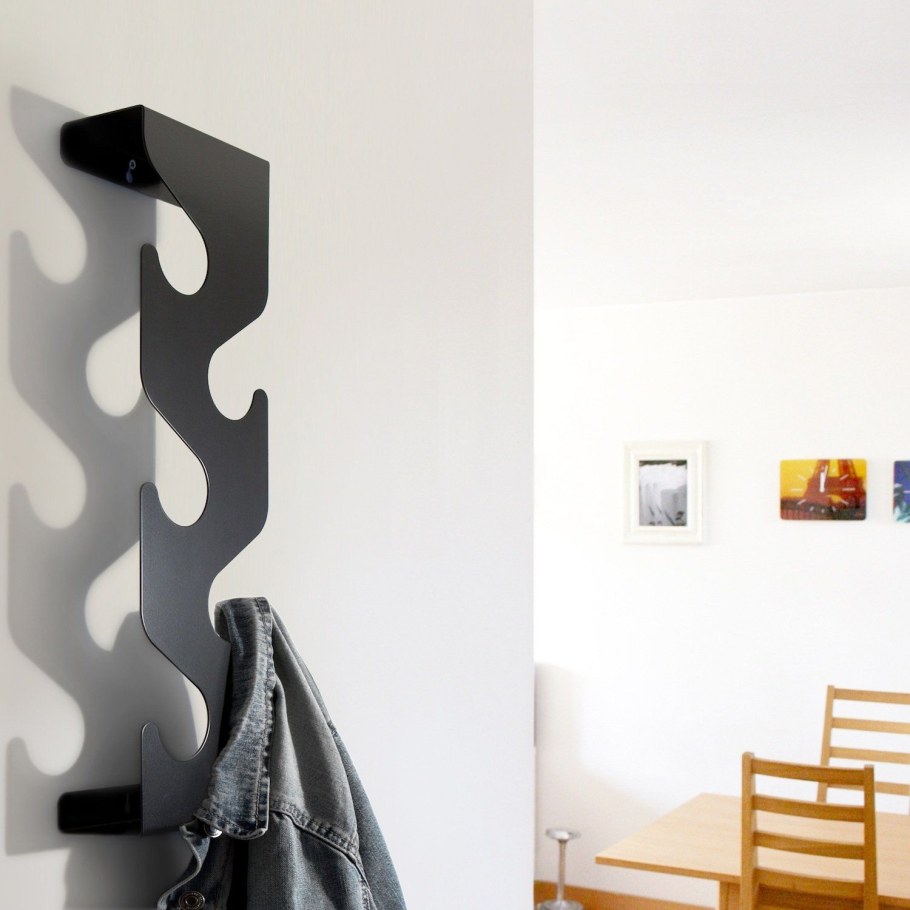 Необычная настенная вешалка