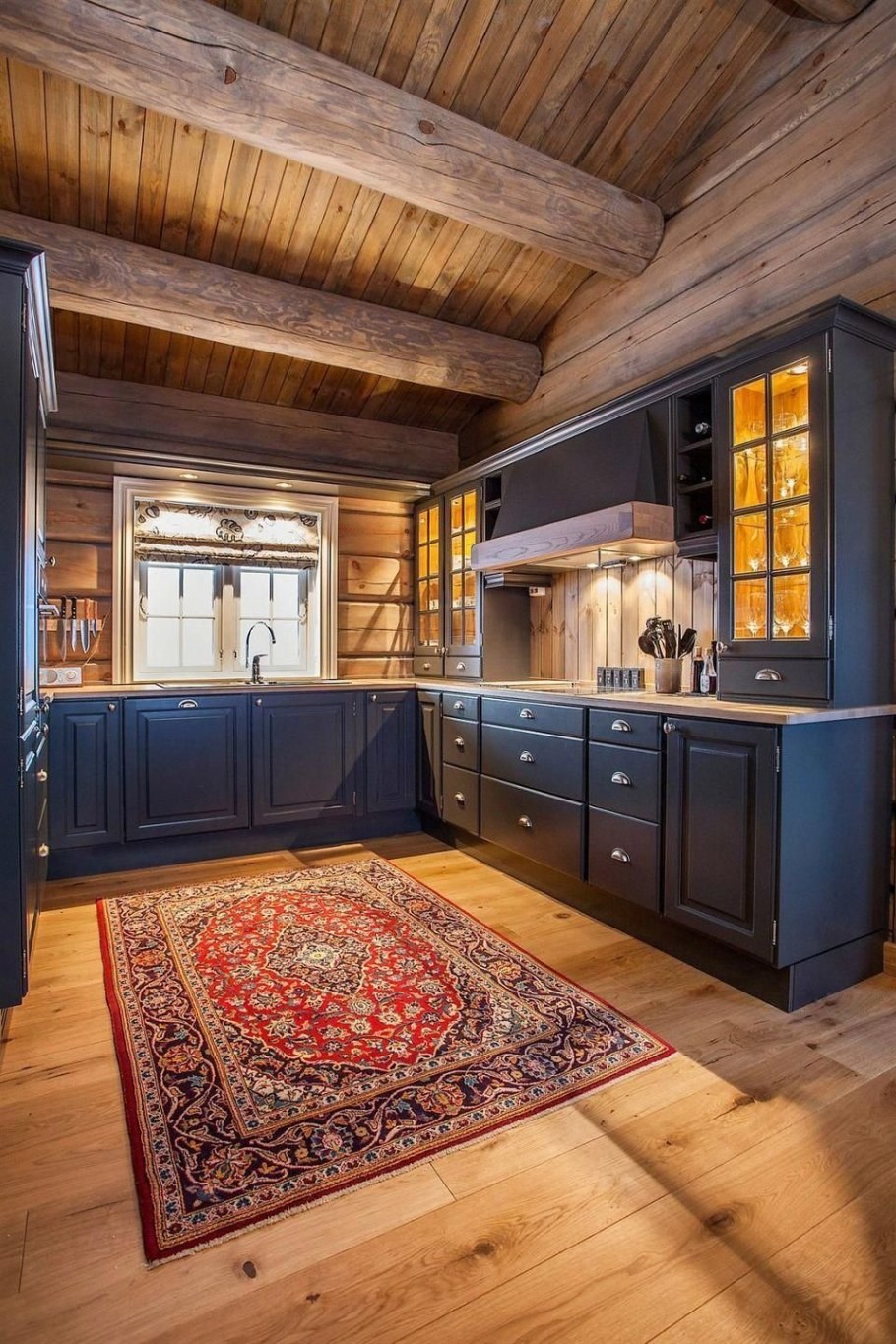 Кухня в деревянном доме