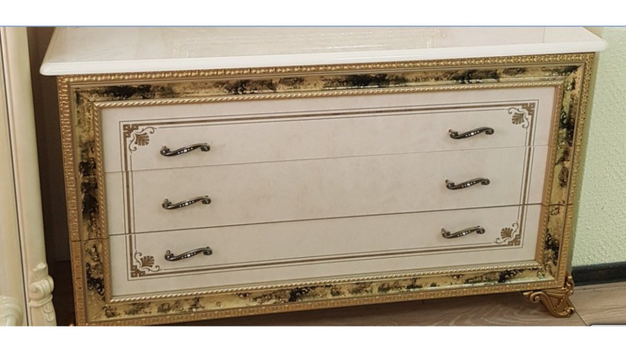 Катя, комод