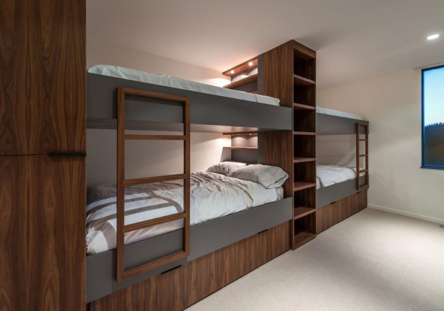 Встроенные двухъярусные кровати