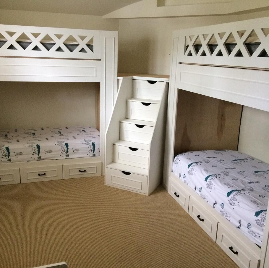 Кровать для четверых